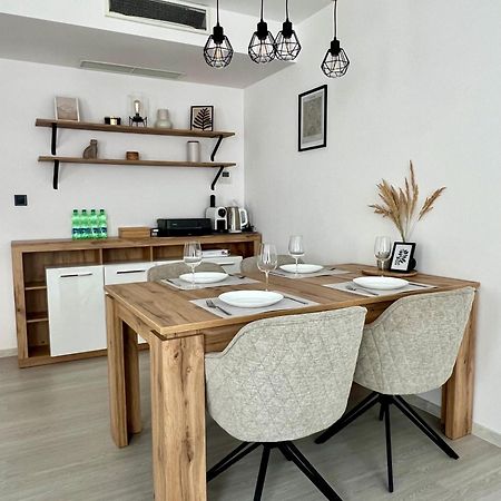 Skau Piano Family & Business Apartment Free Parking Bratislava Esterno foto