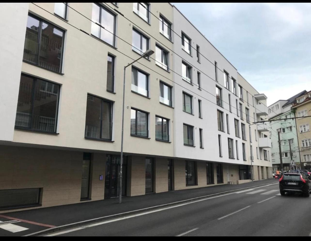 Skau Piano Family & Business Apartment Free Parking Bratislava Esterno foto