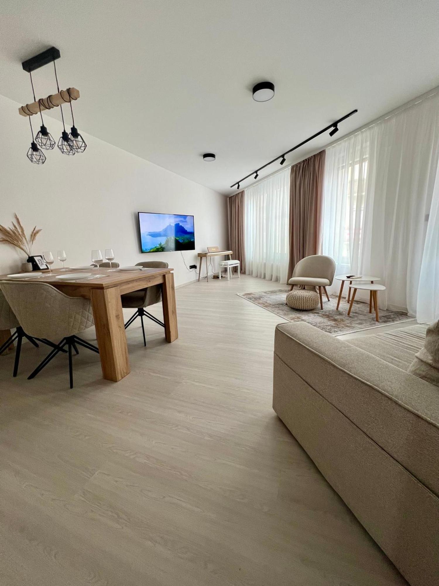 Skau Piano Family & Business Apartment Free Parking Bratislava Esterno foto