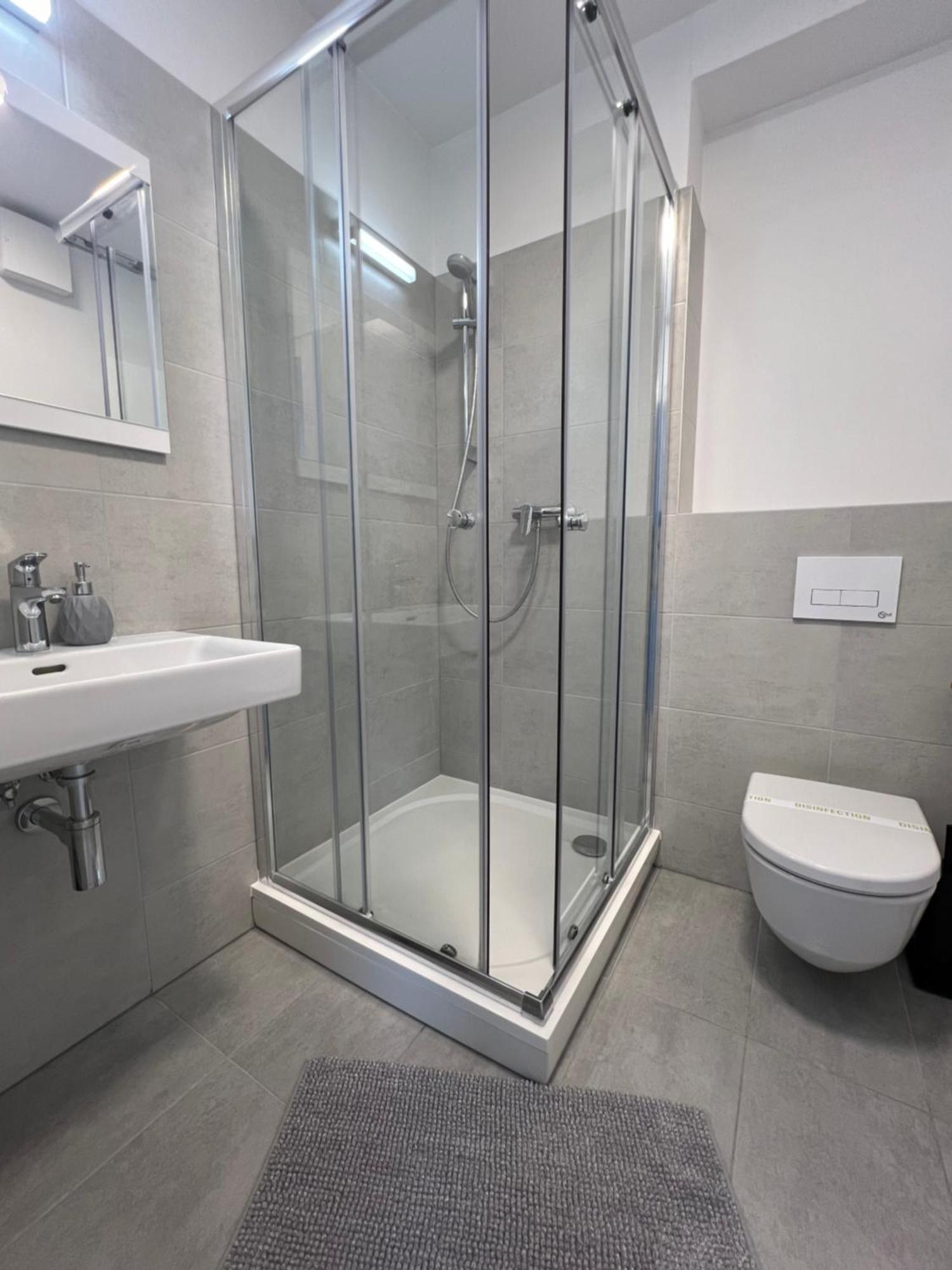Skau Piano Family & Business Apartment Free Parking Bratislava Esterno foto