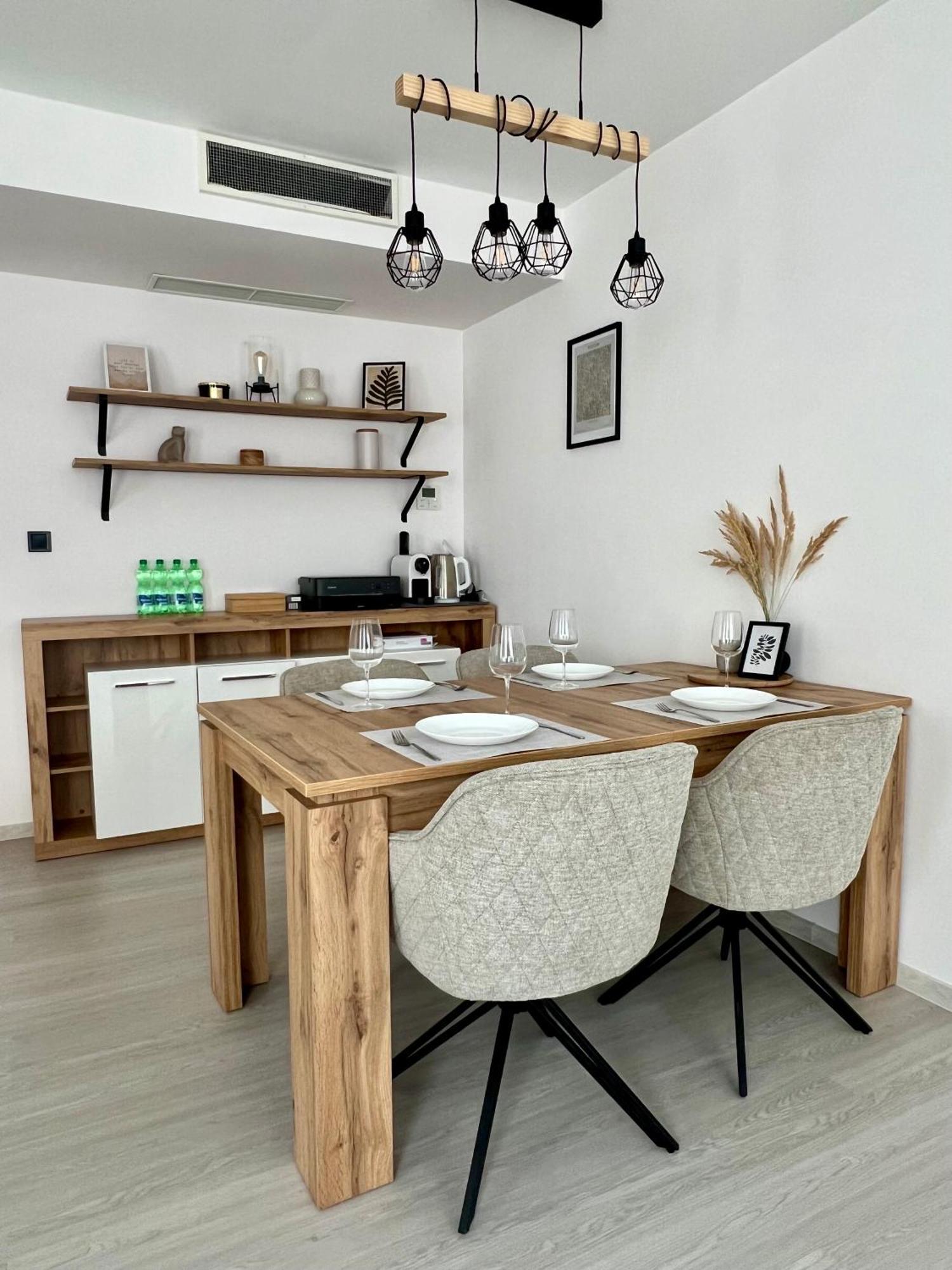 Skau Piano Family & Business Apartment Free Parking Bratislava Esterno foto