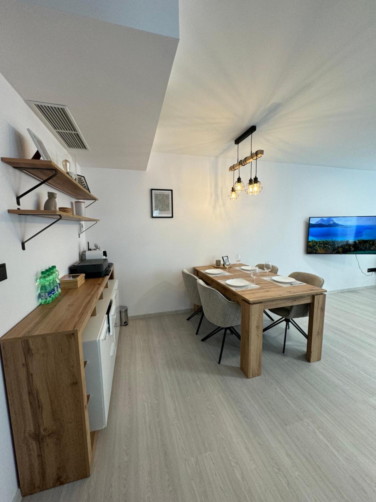 Skau Piano Family & Business Apartment Free Parking Bratislava Esterno foto